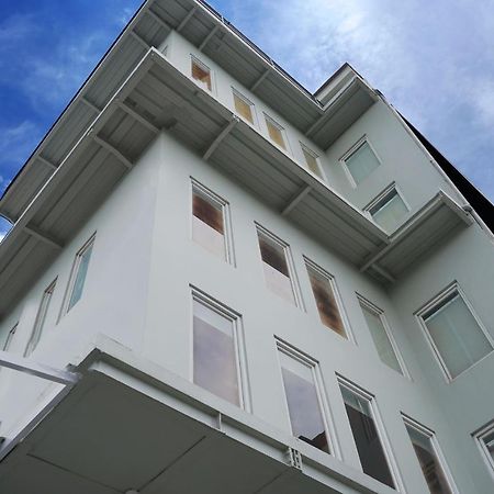 Urooms Senayan Jakarta Luaran gambar