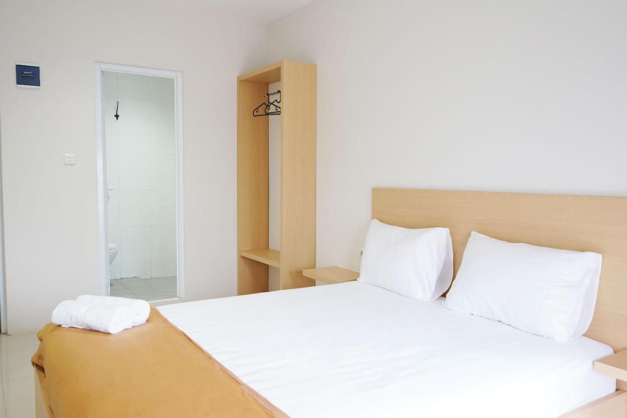 Urooms Senayan Jakarta Luaran gambar